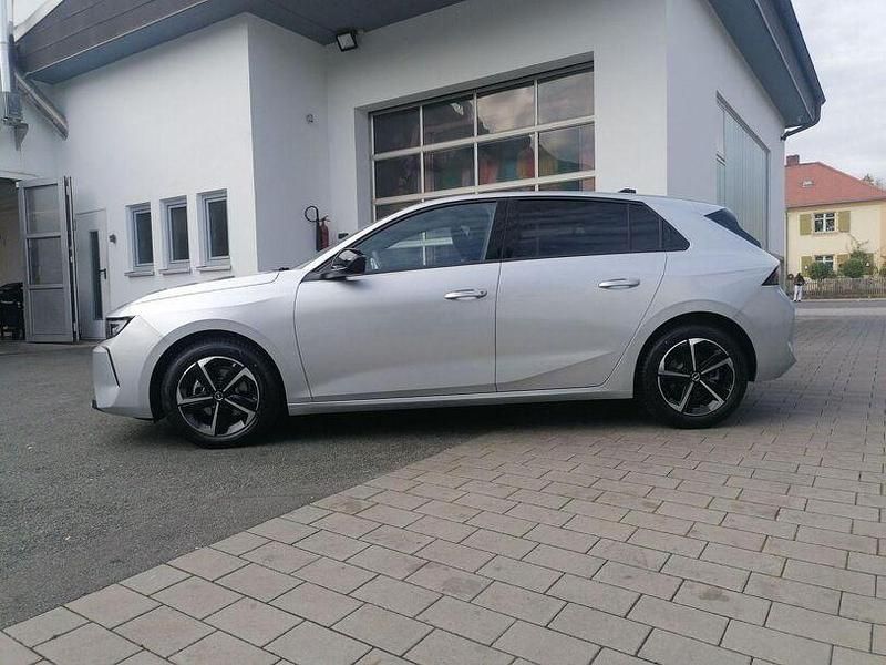 Neu Opel Astra Edition 131 PS (96 kW) 2025 Kristall silber (metallic) Limousine