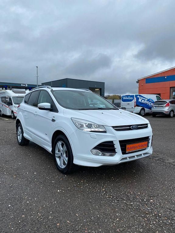 Gebraucht Ford Kuga Individual 179 PS (131 kW) 2015 Weiß SUV