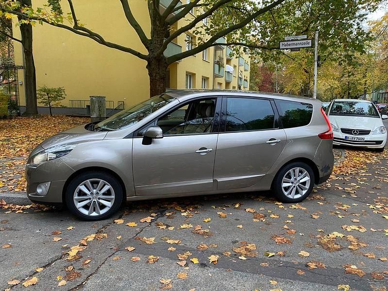 Beige Gebraucht 2009 Renault Grand Scénic III Dynamique Van / Kleinbus | 4.650 € (Superpreis) - Bild 1/4
