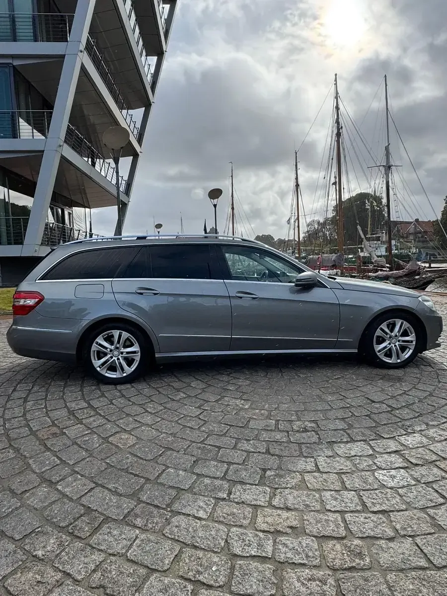 Gebraucht Mercedes E300 231 PS (169 kW) 2012 Grau Kombi