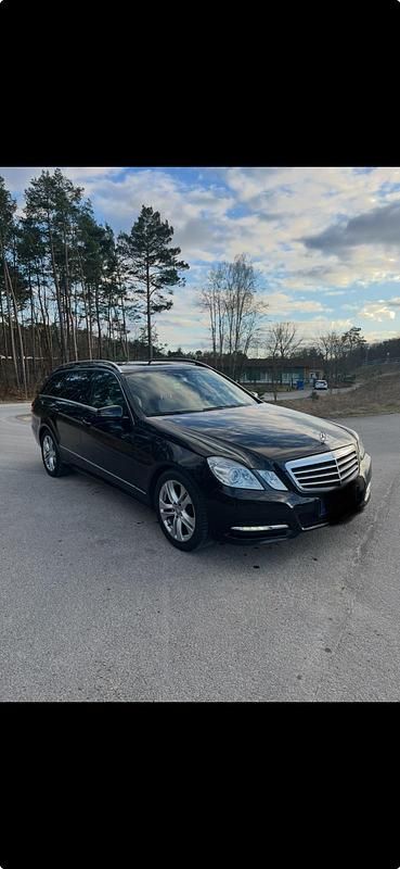 Schwarz Gebraucht 2012 Mercedes E200 Avantgarde Kombi | 8.750 € (Guter Preis) - Bild 1/4