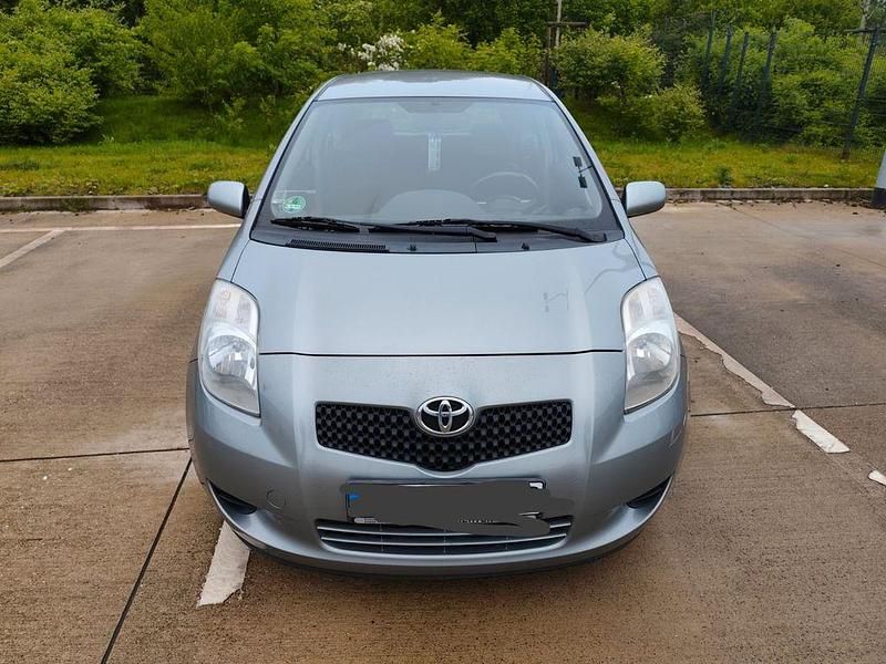 Silber Gebraucht 2007 Toyota Yaris Sol Limousine | 2.000 € (Guter Preis) - Bild 1/4
