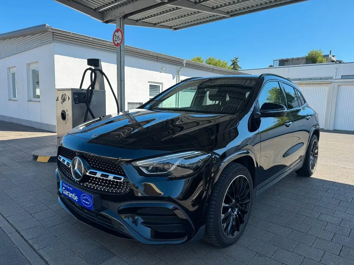 Gebraucht Mercedes GLA200 AMG line 150 PS (110 kW) 2024 Schwarz SUV