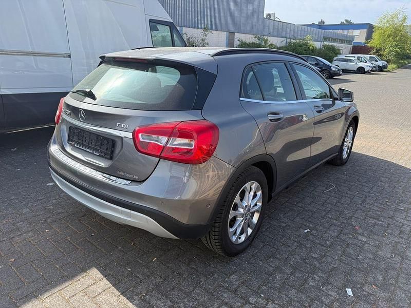 Usata Mercedes GLA200 136 CV (100 kW) 2015 Grigio SUV