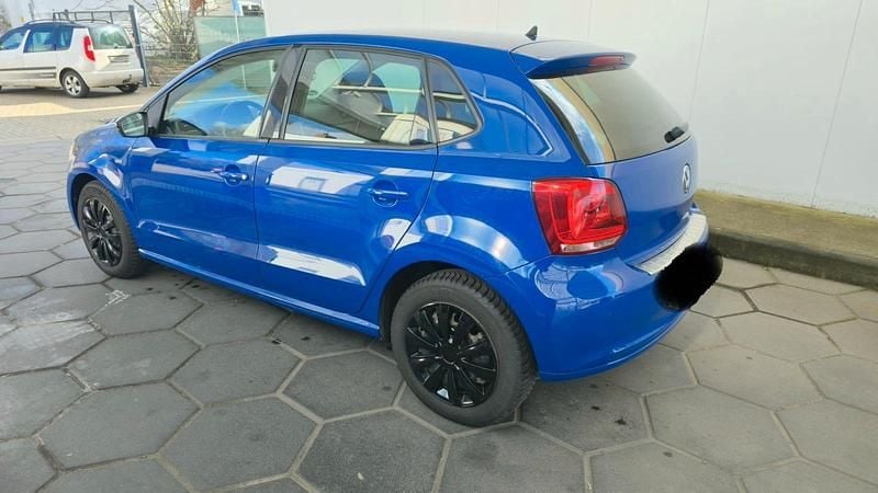 Gebraucht VW Polo 80 PS (58 kW) 2012 Blau Kleinwagen