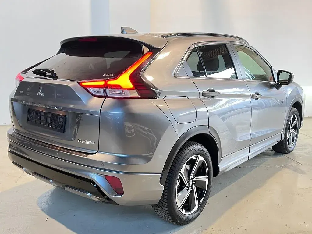 Używany Mitsubishi Eclipse Cross Plus 98 KM (72 kW) 2022 Szary SUV