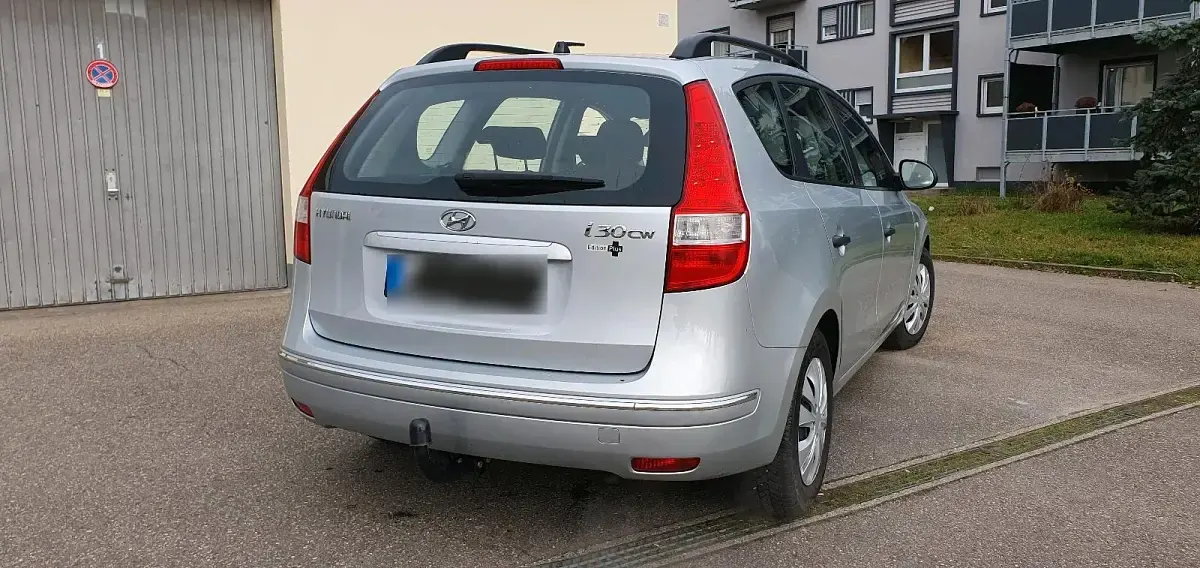 Gebraucht Hyundai i30 109 PS (80 kW) 2010 Silber Kombi