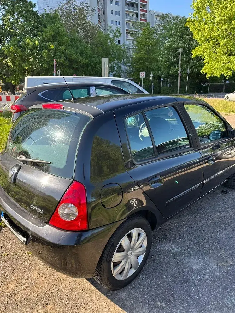 Używany Renault Clio II Expression 75 KM (55 kW) 2009 Czarny Hatchback