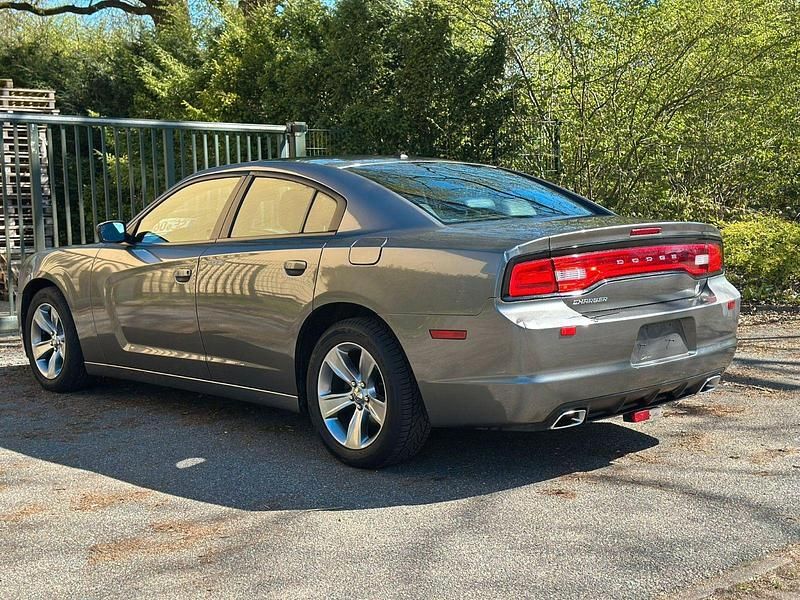 Używany Dodge Charger 296 KM (217 kW) 2011 Szary Sedan/Limuzyna