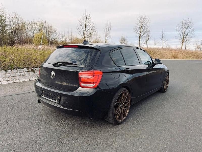 Gebraucht BMW 02 136 PS (100 kW) 2012 Schwarz Limousine
