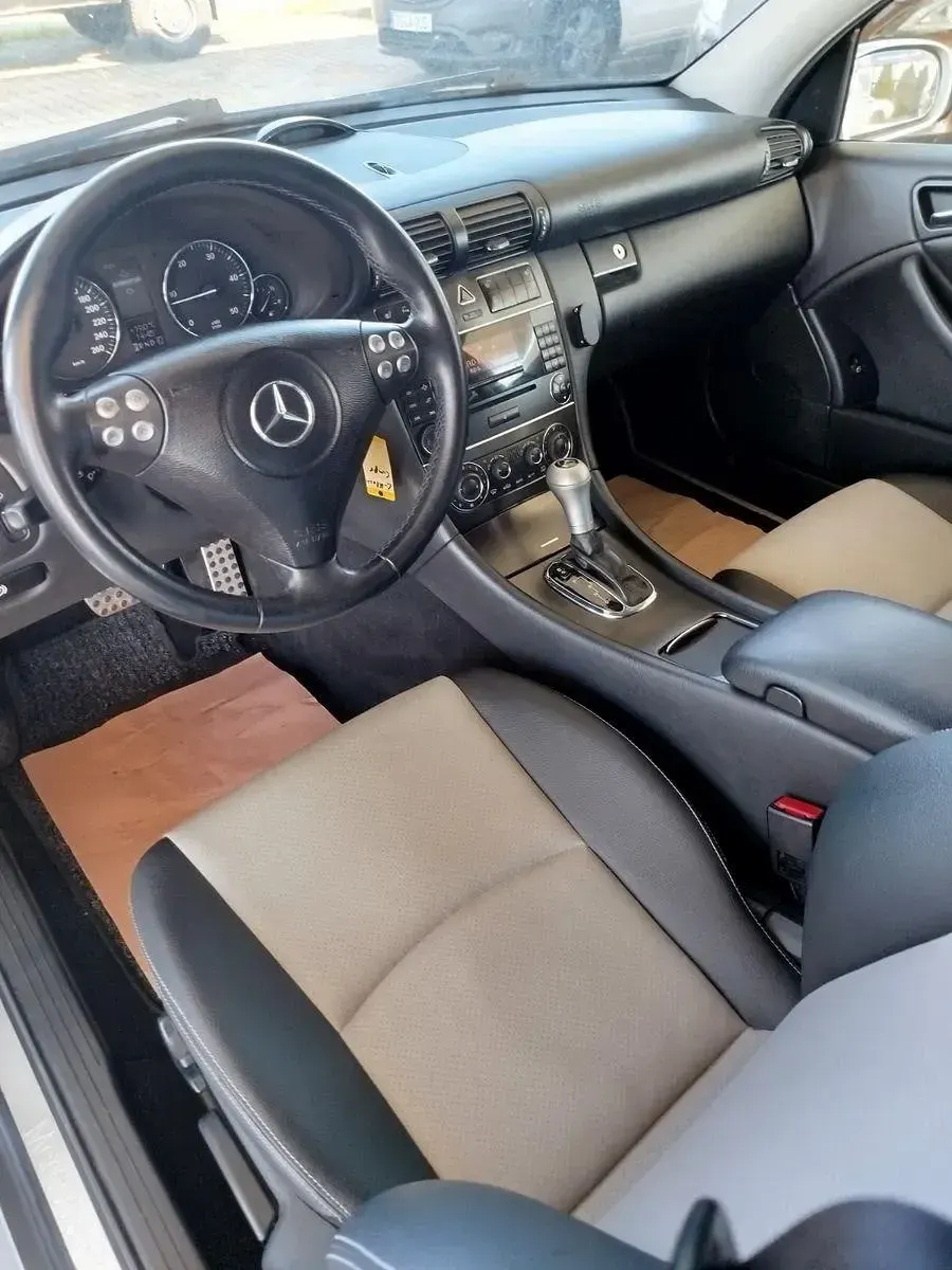 Gebraucht Mercedes C220 150 PS (110 kW) 2005 Silber Coupé
