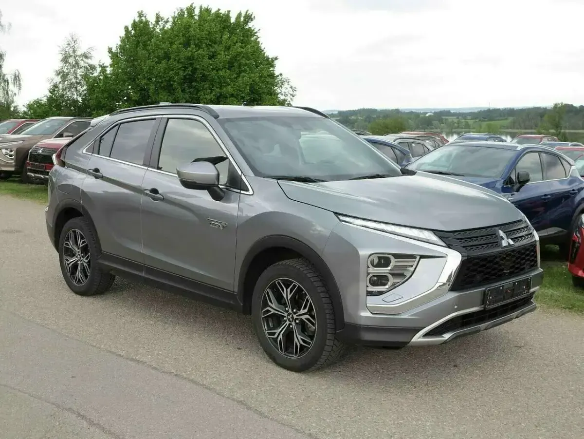 Gebraucht Mitsubishi Eclipse Cross Plus 188 PS (138 kW) 2022 Platinum grau SUV