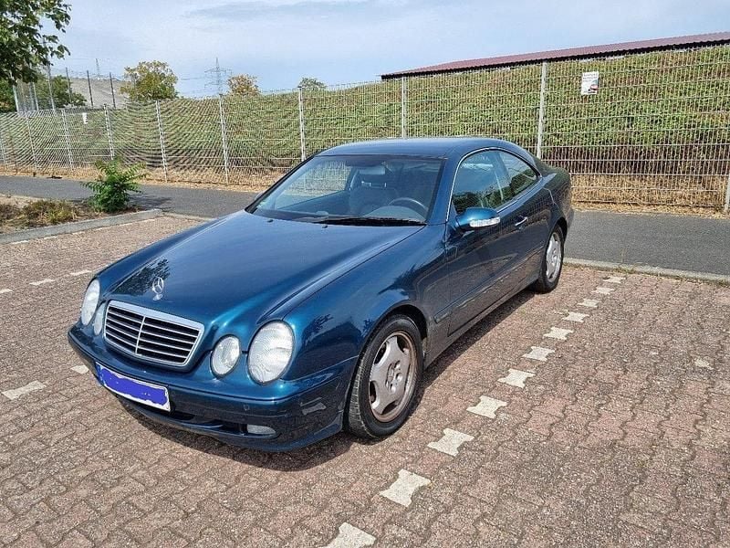 Blau Gebraucht 2000 Mercedes CLK200 Elegance Coupé | 7.700 € (Etwas zu teuer) - Bild 1/3