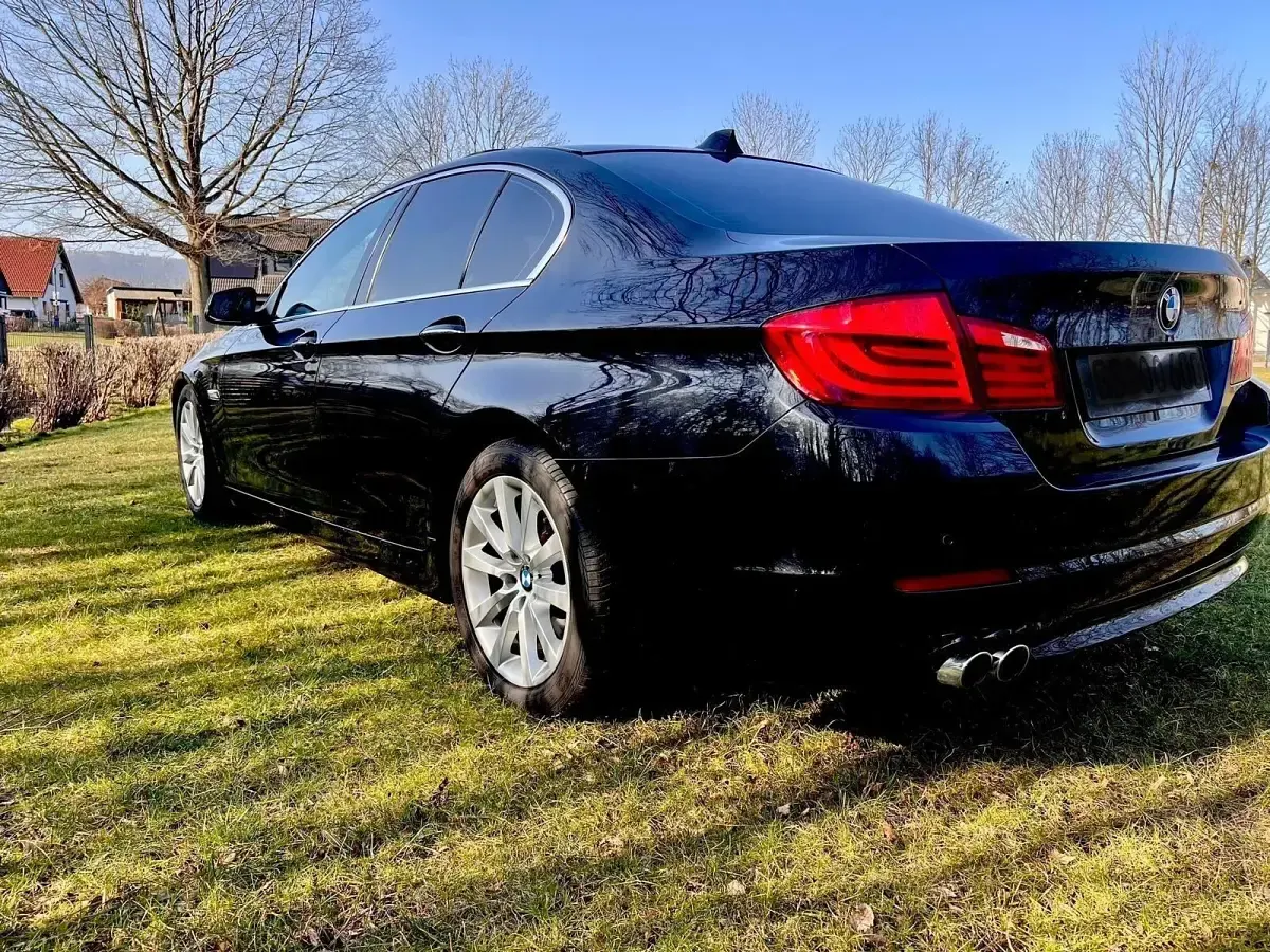 Gebraucht BMW 520 184 PS (135 kW) 2011 Schwarz Limousine