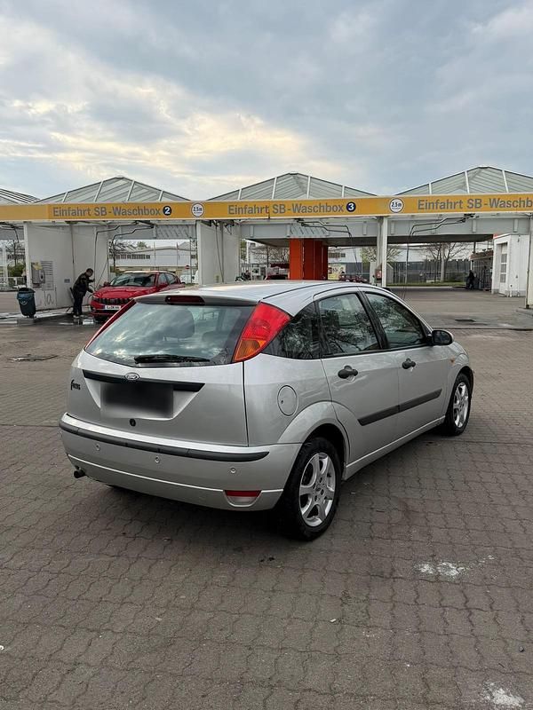 Usata Ford Focus 101 CV (74 kW) 2002 Argento Utilitaria