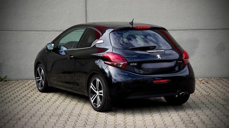 Gebraucht Peugeot 208 Allure 110 PS (80 kW) 2016 Schwarz Kleinwagen
