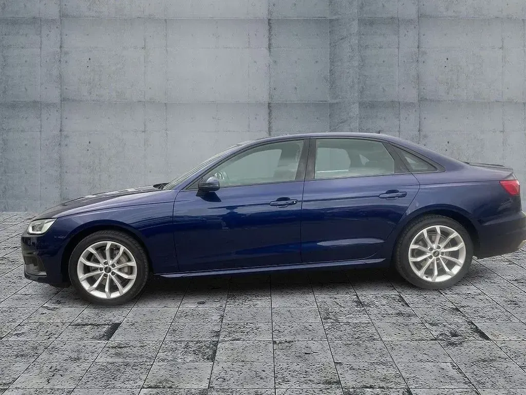 Gebraucht Audi A4 Advanced 204 PS (150 kW) 2022 Navarrablau metallic Limousine