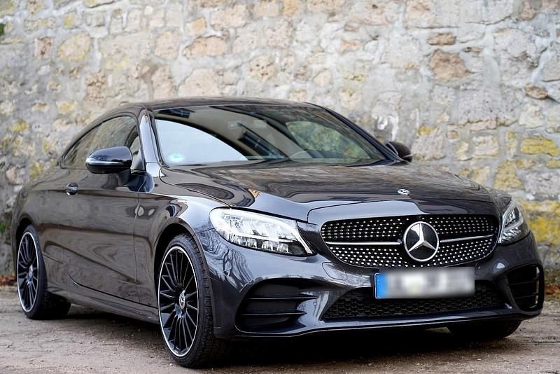 Andere farben Gebraucht 2020 Mercedes 200 AMG line Coupé | 32.900 € (Etwas zu teuer) - Bild 1/4