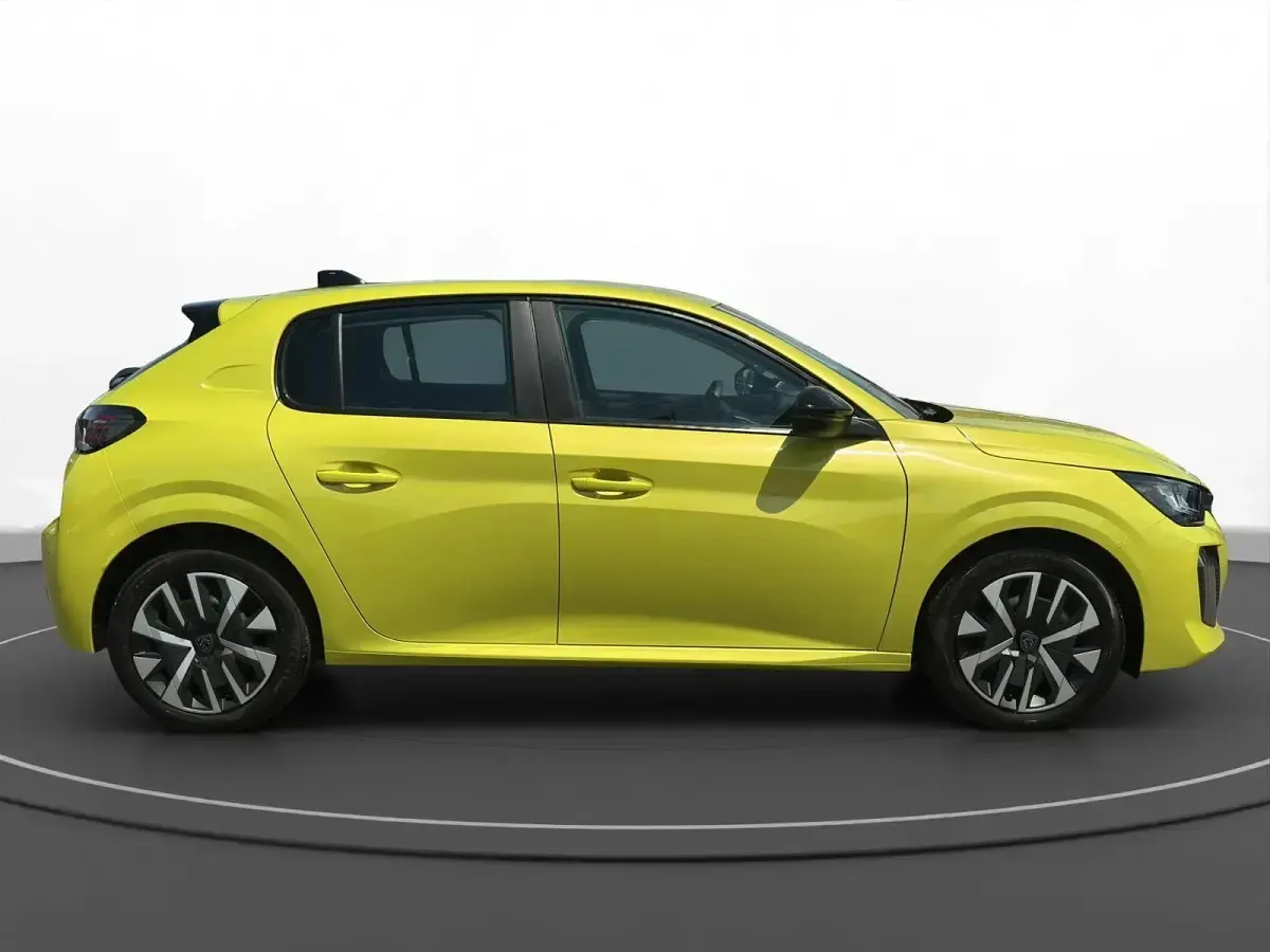 Gebraucht Peugeot 208 Active 101 PS (74 kW) 2024 Gelb Kleinwagen