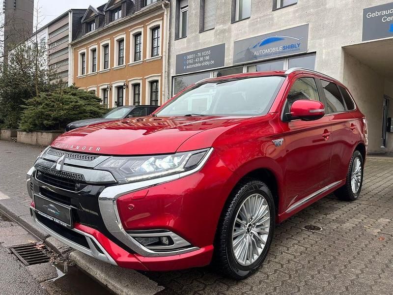 Rot Gebraucht 2021 Mitsubishi Outlander P-HEV Plus SUV | 16.450 € (Fairer Preis) - Bild 1/4