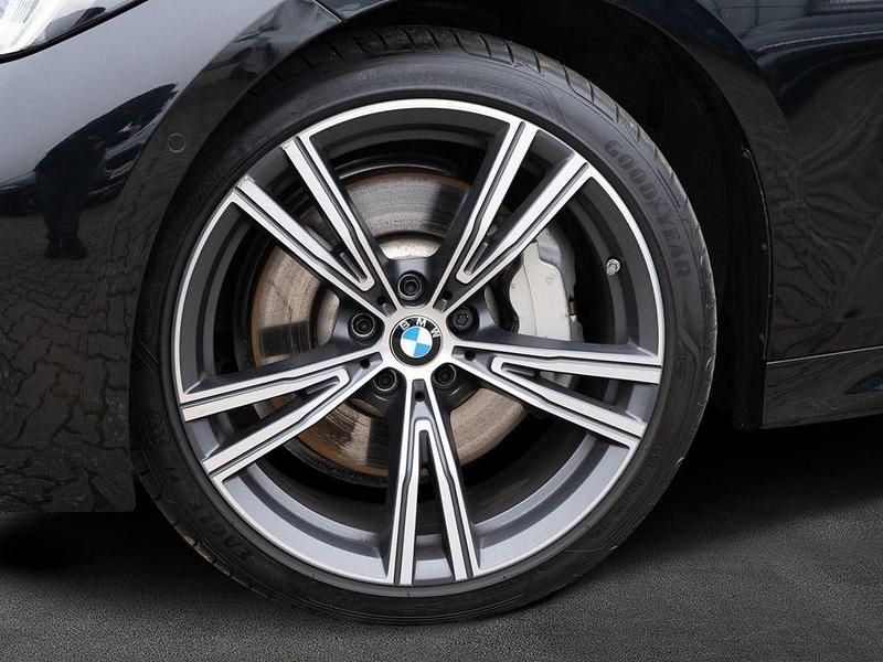 Gebraucht BMW 330 M Sport 286 PS (210 kW) 2024 Black sapphire metallic Kombi