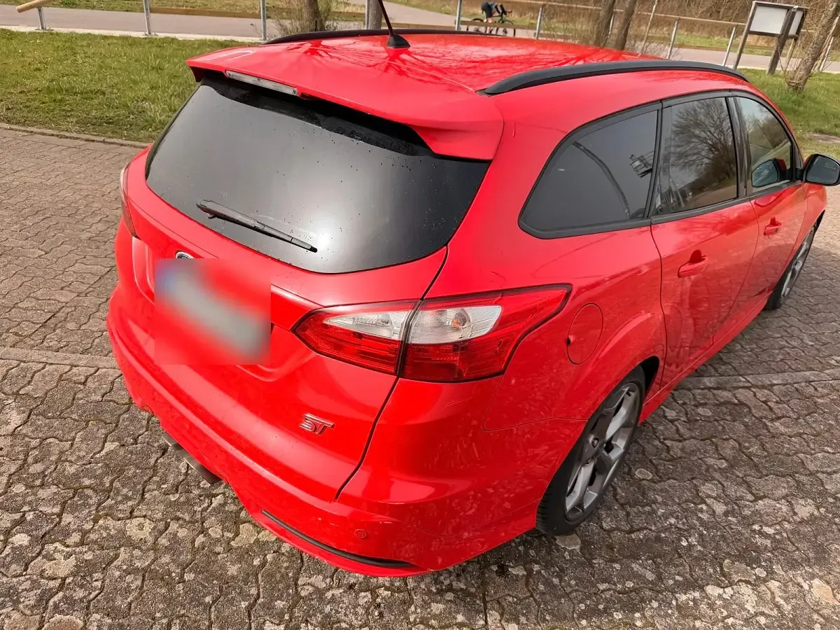 Brugt Ford Focus ST 250 HK (183 kW) 2012 Rød Stationcar