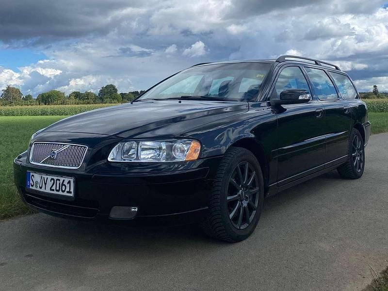 Schwarz Gebraucht 2007 Volvo V70 Momentum Kombi | 3.000 € (Fairer Preis) - Bild 1/4