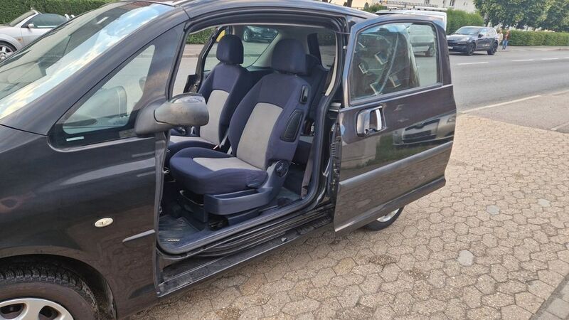 Gebraucht Peugeot 1007 73 PS (53 kW) 2006 Schwarz Van / Kleinbus