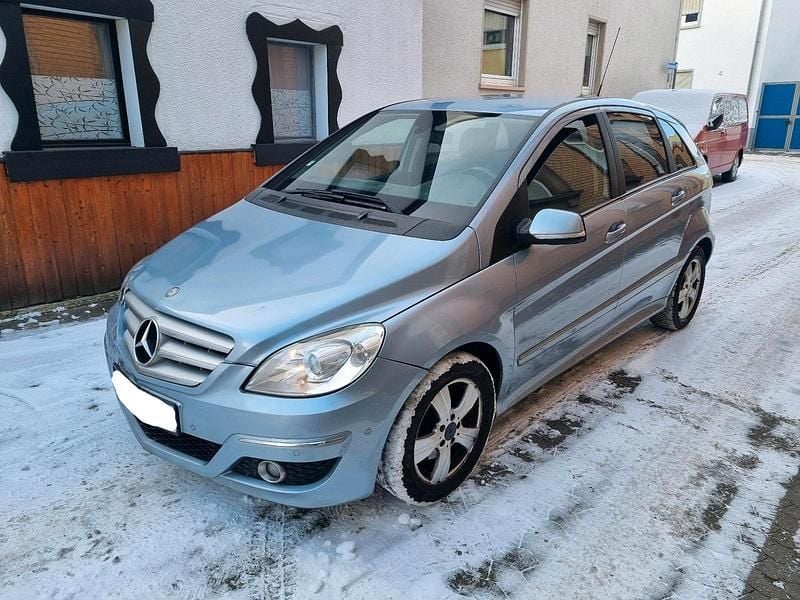 Blau Gebraucht 2010 Mercedes B200 Van / Kleinbus | 2.000 € (Superpreis) - Bild 1/4