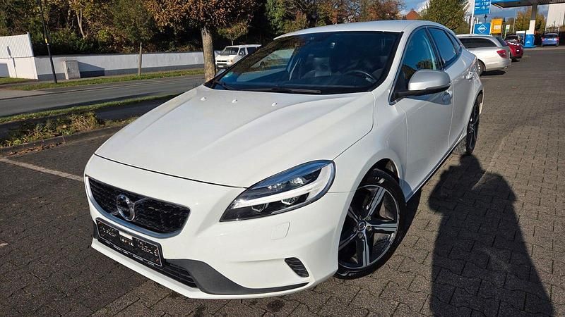 Weiß Gebraucht 2016 Volvo V40 Kombi | 13.300 € (Fairer Preis) - Bild 1/4