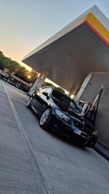 Gebraucht BMW 325 197 PS (144 kW) 2007 Schwarz Kombi