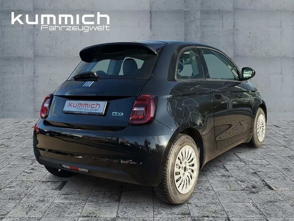 Gebraucht Fiat 500e Action 69 kW (95 PS) 2022 Schwarz Limousine