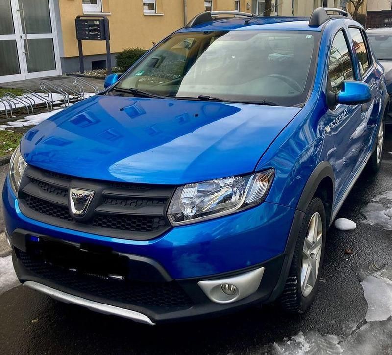 Blau Gebraucht 2016 Dacia Sandero Lauréate Limousine | 9.300 € (Etwas zu teuer) - Bild 1/4