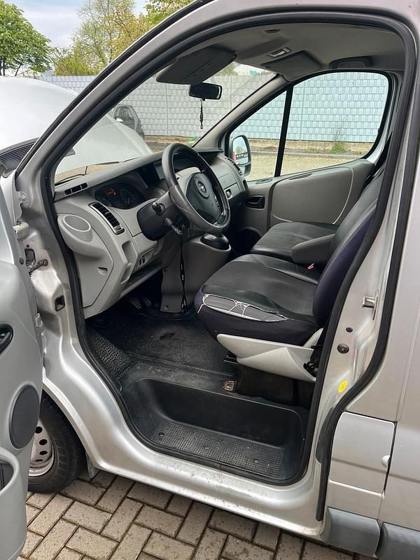 Gebraucht Opel Vivaro 112 PS (82 kW) 2009 Grau Van / Kleinbus