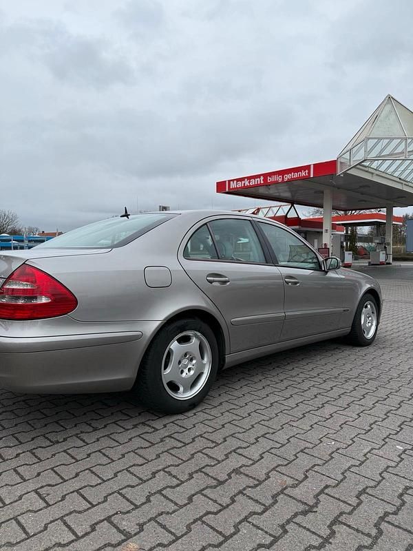 Gebraucht Mercedes E200 163 PS (119 kW) 2004 Limousine