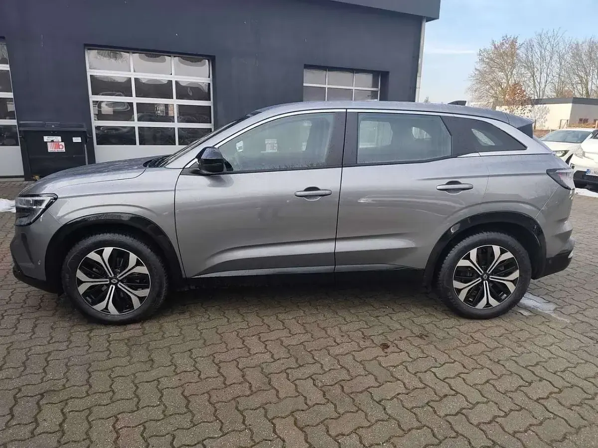 Usata Renault Austral Evolution 158 CV (116 kW) 2024 Metalliclackierung dolomitgr SUV