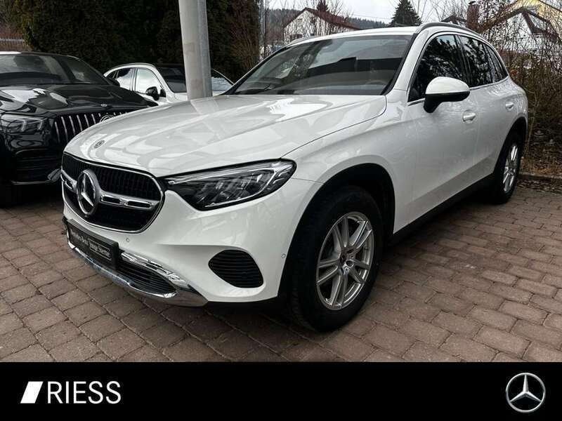 Unilack polarweiß Gebraucht 2024 Mercedes GLC200 Avantgarde SUV | 48.440 € (Superpreis) - Bild 1/4