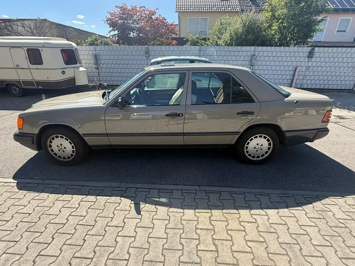 Gebraucht Mercedes 300 147 PS (108 kW) 1989 Limousine