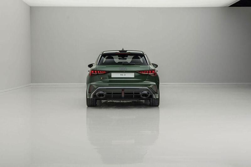 Neu Audi RS3 Competition 400 PS (294 kW) 2026 Grün Limousine