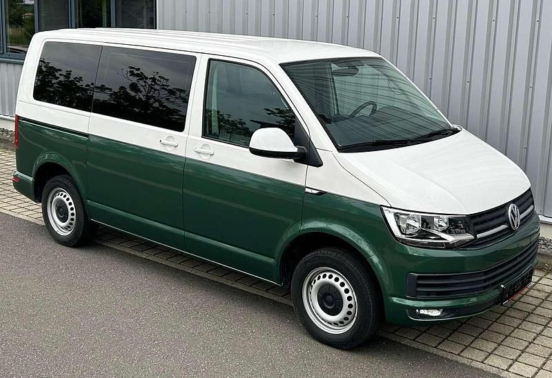 Gebraucht VW T6 150 PS (110 kW) 2019 Weiß und grün foliert Van
