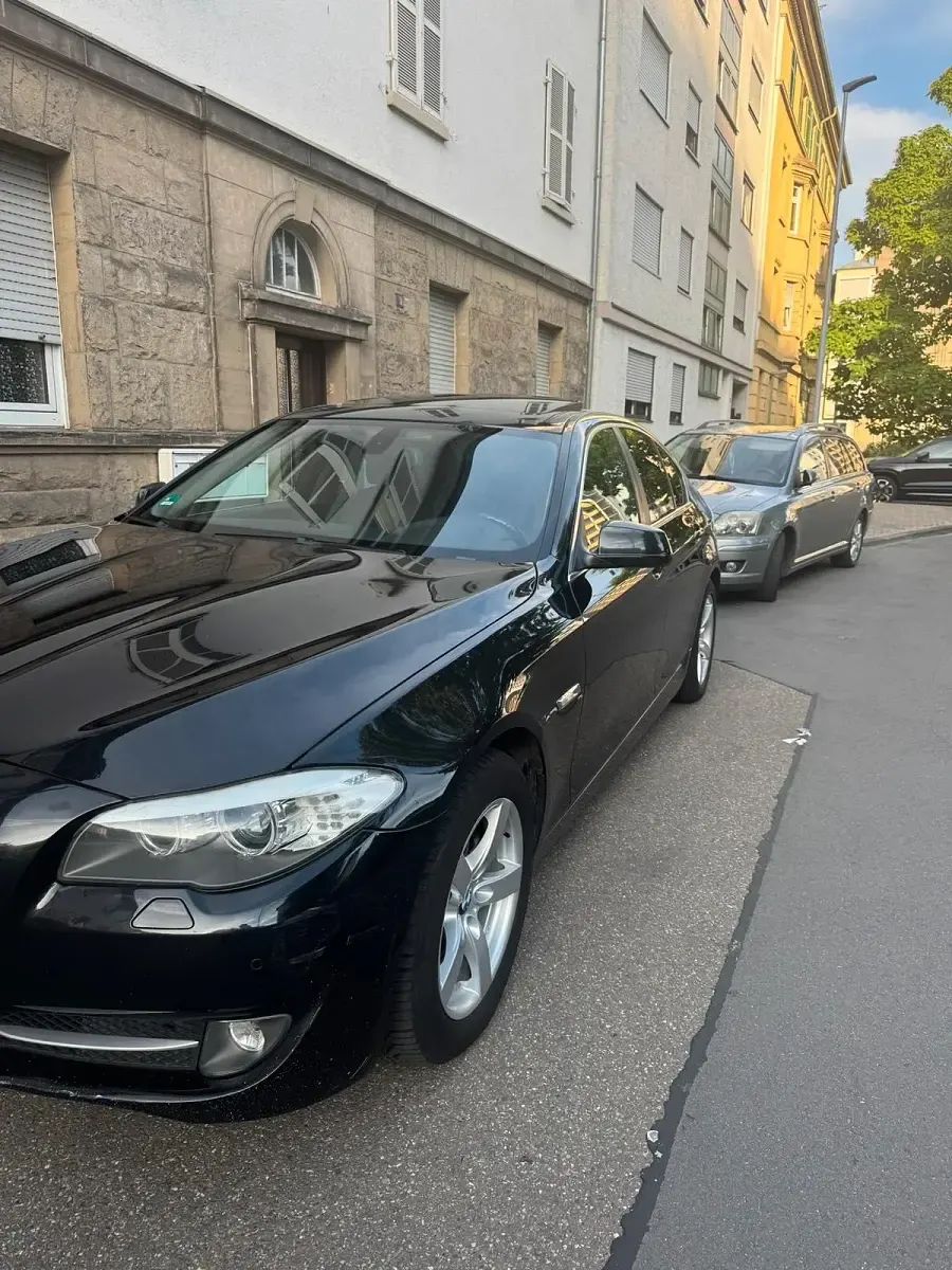 Gebraucht BMW 520 184 PS (135 kW) 2012 Schwarz Limousine