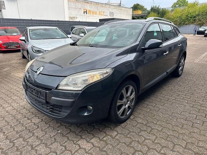 Grau Gebraucht 2010 Renault Mégane III Dynamique Limousine | 3.499 € (Superpreis) - Bild 1/4