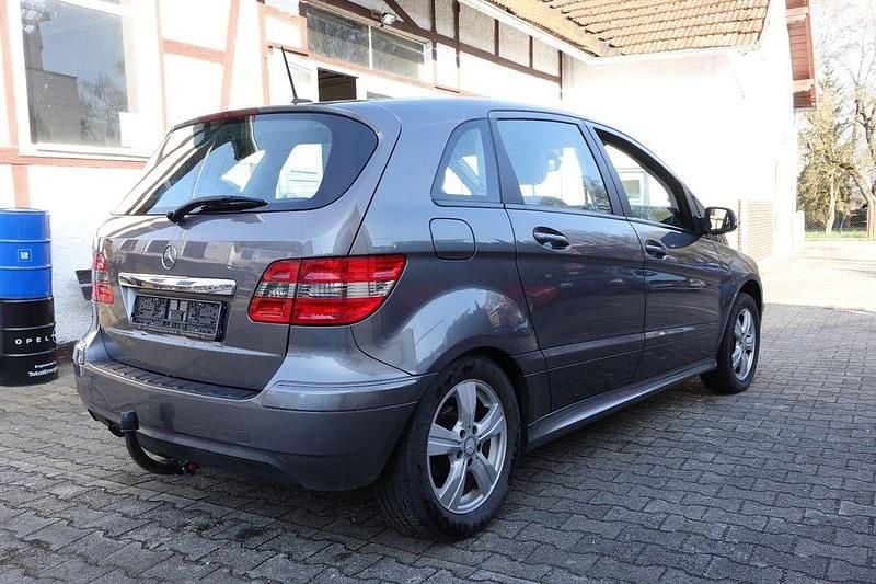 Gebraucht Mercedes B180 116 PS (85 kW) 2009 Grau Van / Kleinbus