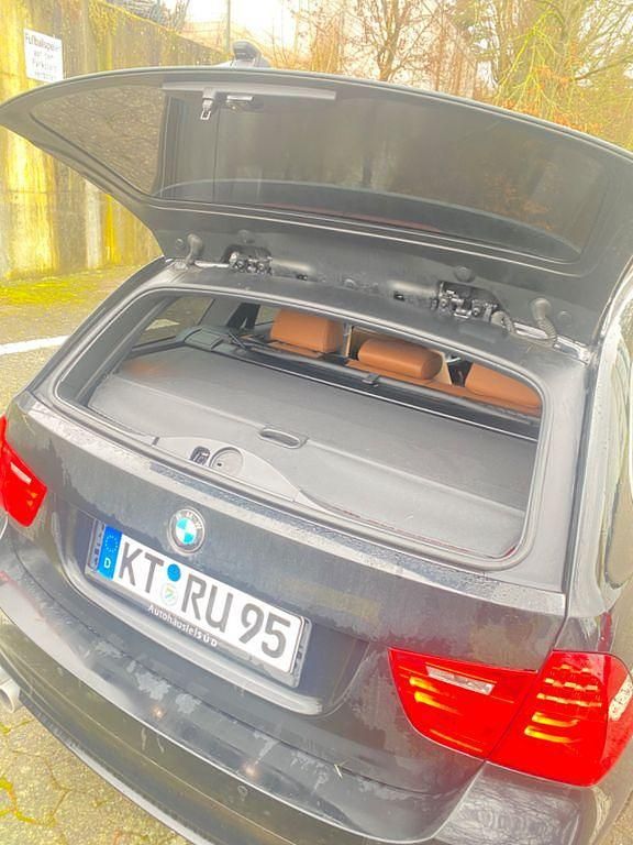 Gebraucht BMW 325 204 PS (150 kW) 2010 Schwarz Kombi