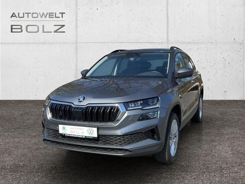 Grau Gebraucht 2024 Skoda Karoq Selection SUV | 29.390 € (Superpreis) - Bild 1/4