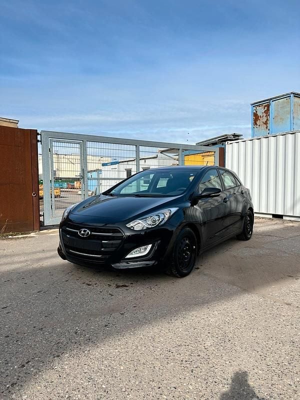 Gebraucht Hyundai i30 110 PS (80 kW) 2015 Schwarz Limousine