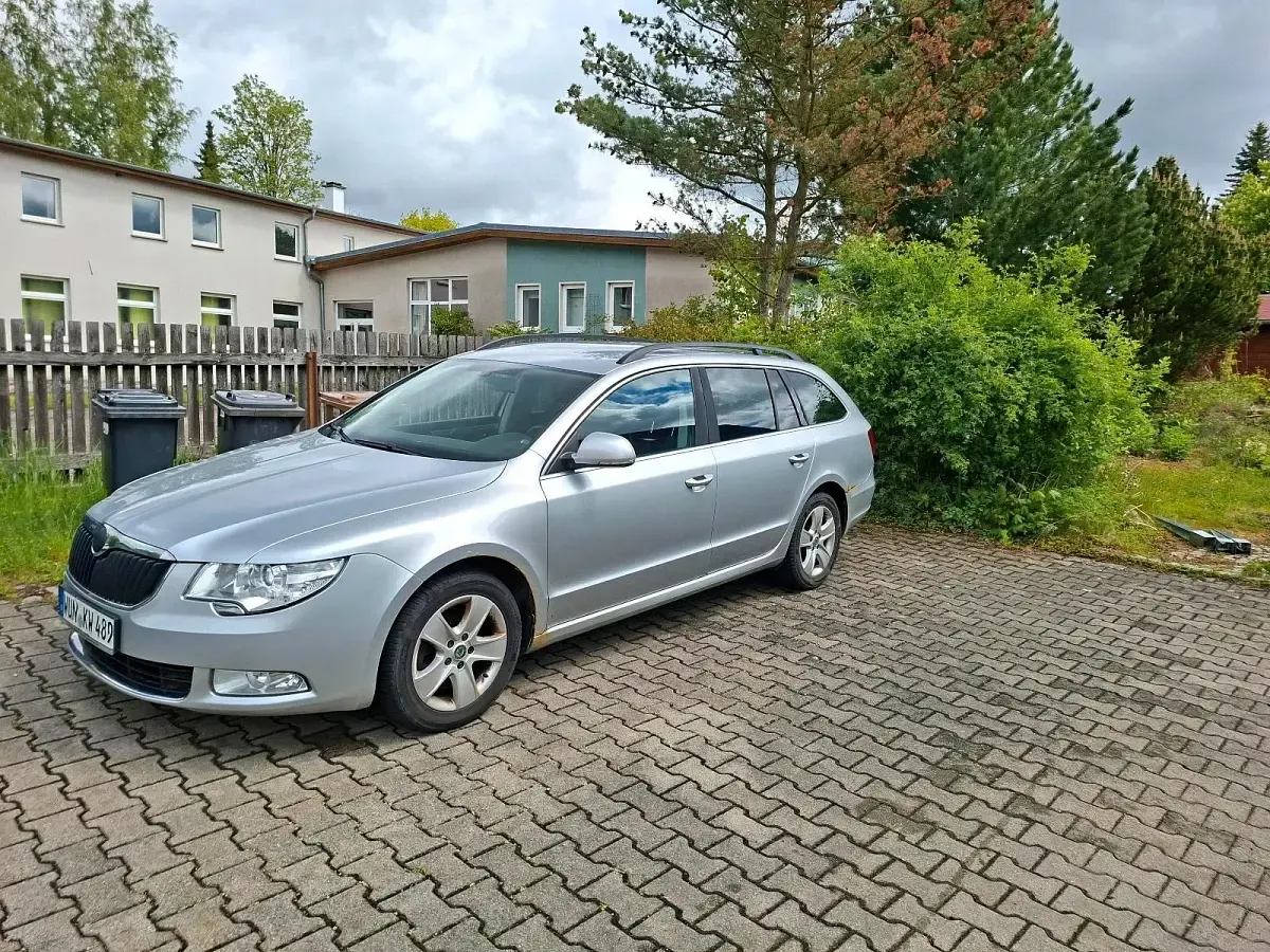Gebraucht Skoda Superb 170 PS (125 kW) 2011 Silber Kombi