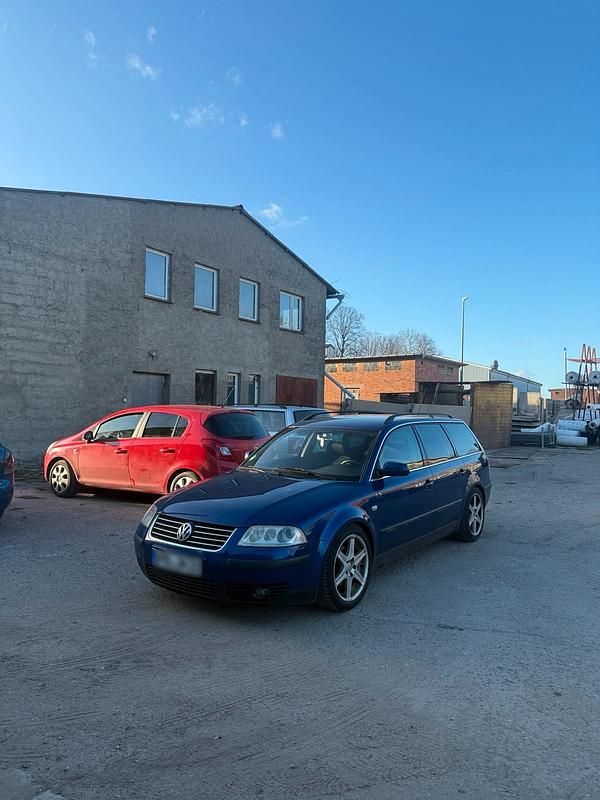 Gebraucht VW Passat 131 PS (96 kW) 2001 Blau Kombi