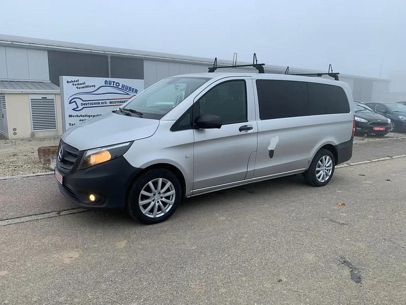Silber Gebraucht 2018 Mercedes Vito Van / Kleinbus | 18.999 € (Fairer Preis) - Bild 1/4
