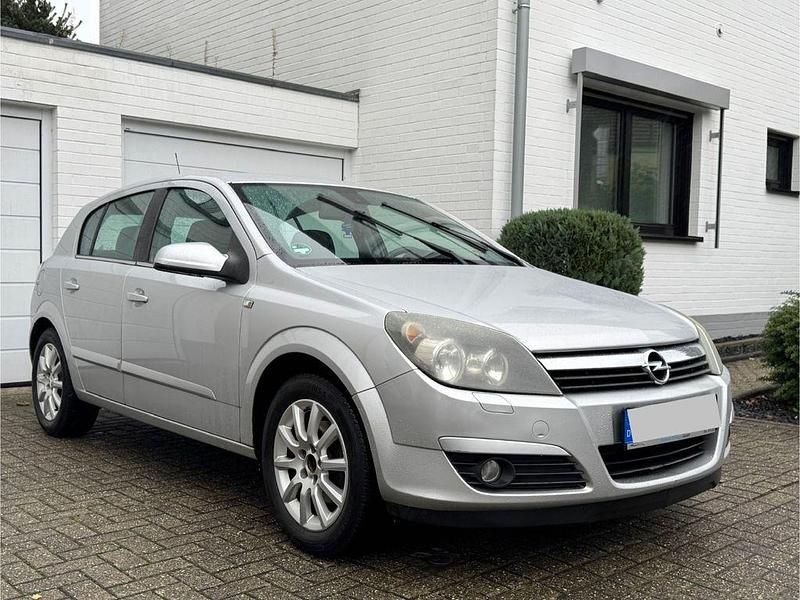 Gebraucht Opel Astra Cosmo 125 PS (91 kW) 2005 Silber Limousine